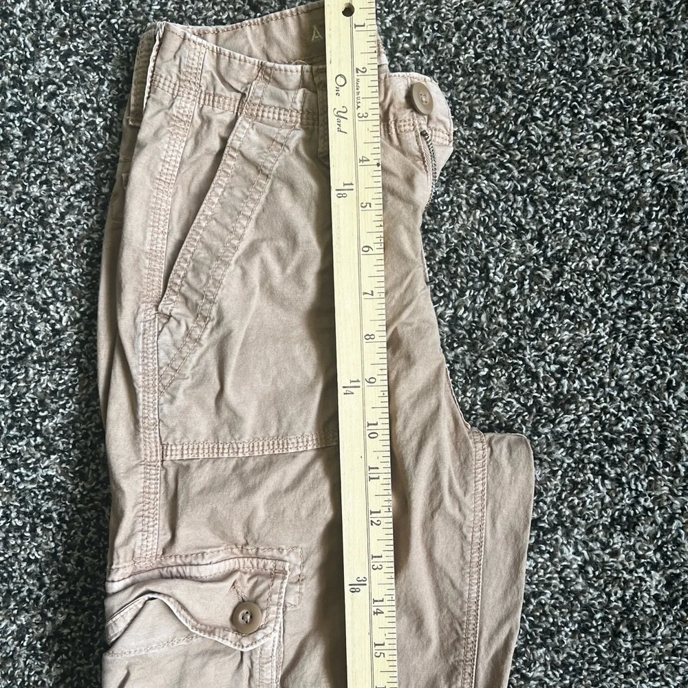 American Eagle Outfitters Tan Cargo Pants. Relaxed Fit - Picture 8 of 9